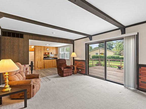 4th image of 699 Chelmsford Ln