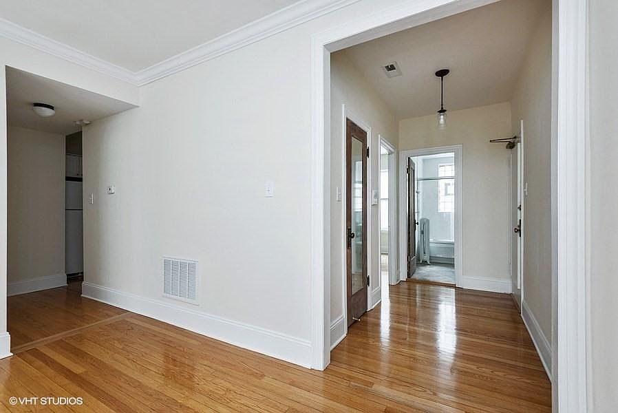 1st image of 547 Hinman Ave APT I1