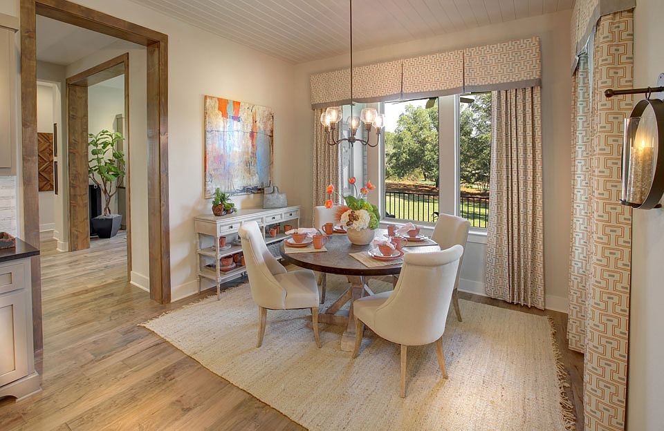 Breakfast area off kitchen
