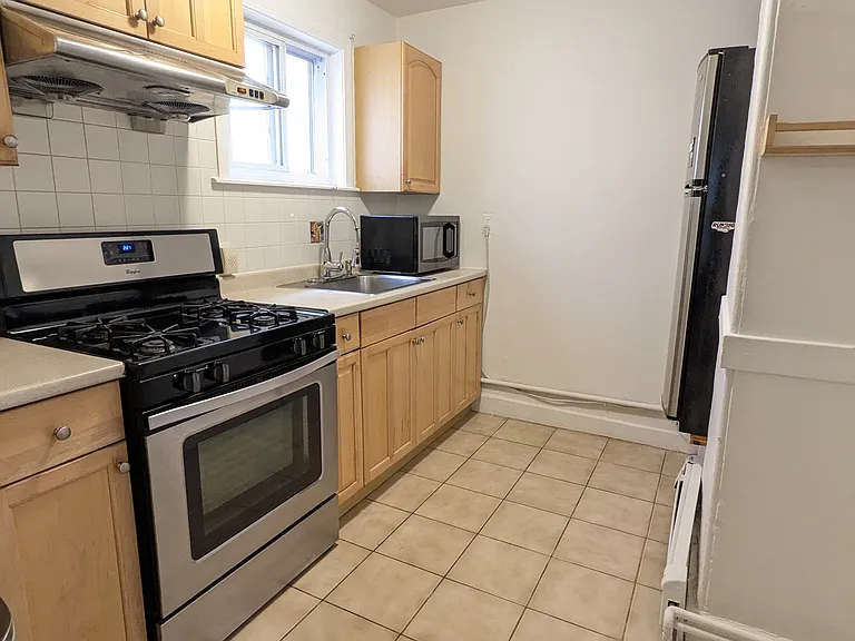219 Green St #3 — Photo 4