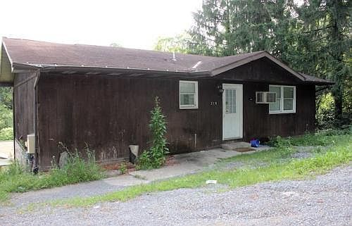 1st image of 219 Waverly St #219