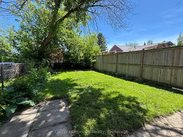 520 John St N — Photo 40