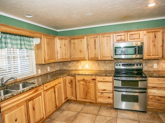 5th image of 250 Lakeside Pl