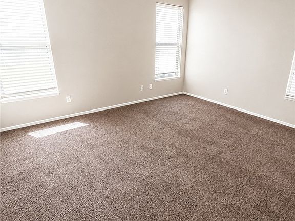 5th image of 689 Wallington Estate St