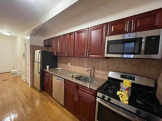 Rented by Metropolis International Realty Inc. | media 12