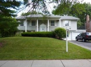 1071 Twisted Oak Ln, Buffalo Grove, IL