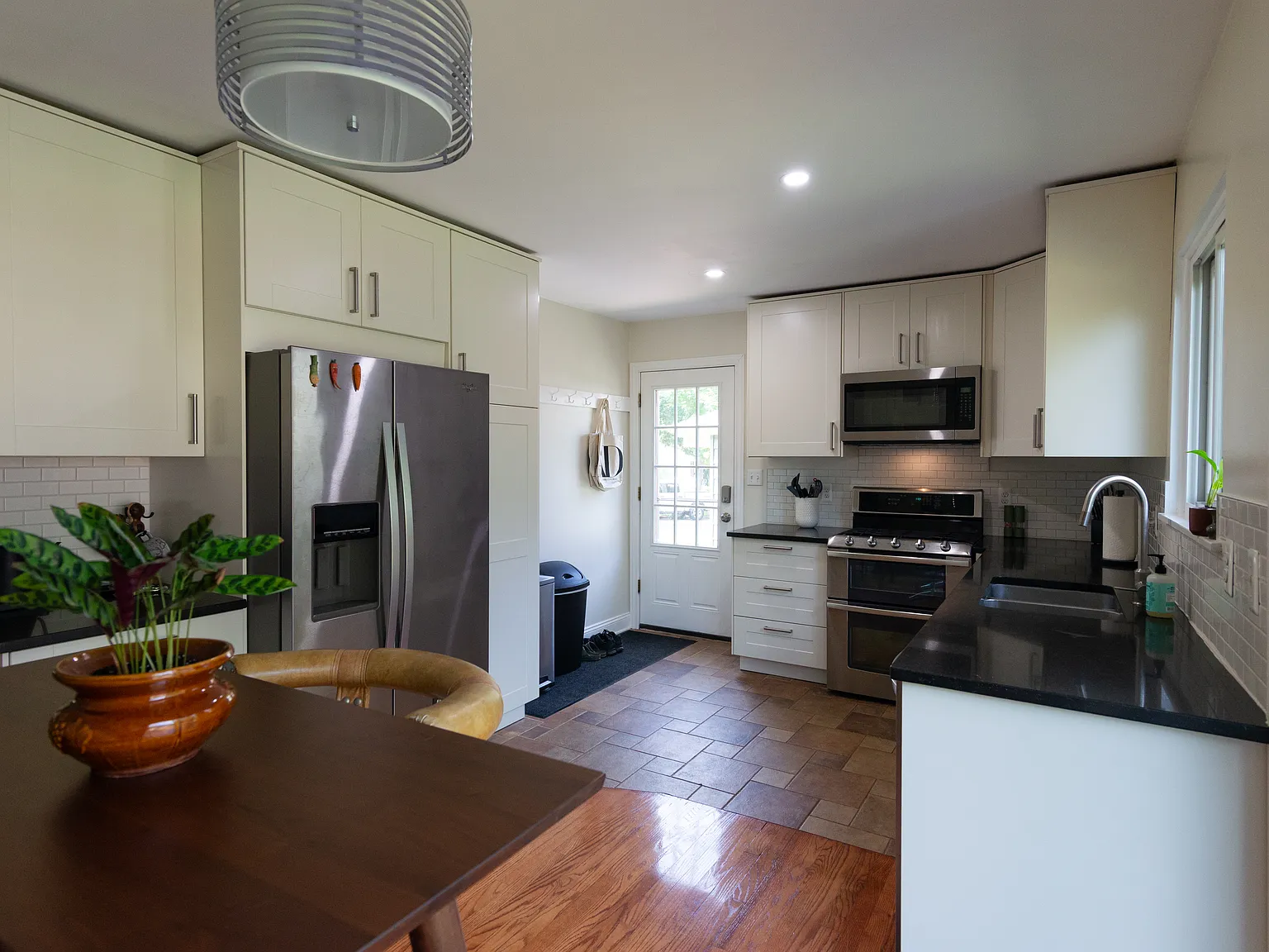 3 bed, 1428 sqft, $3,500 — Photo 2