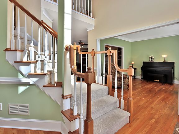5th image of 2110 Primrose Place Ln