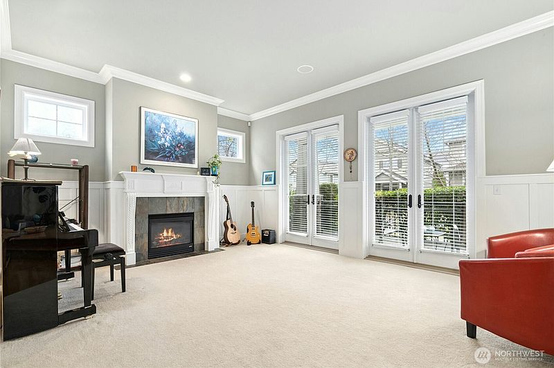 3rd image of 2411 30th Avenue NE