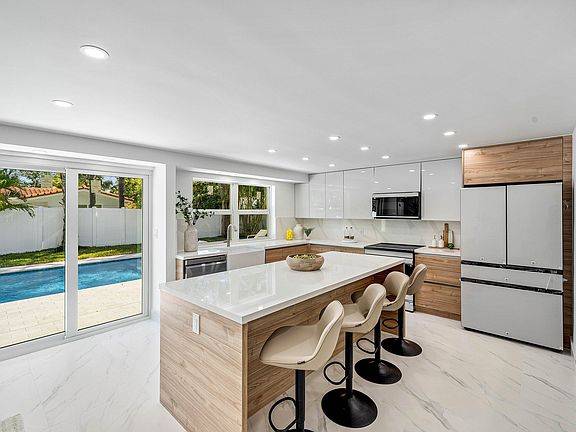 4th image of 833 SW 5th Street