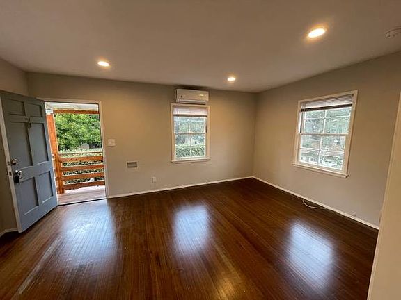 2nd image of 1118 1/2 Donaldo Ct