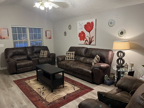 4th image of 1163 Osborne Ln