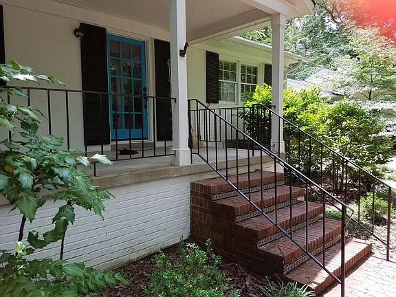 Steps to the front porch & main entrance