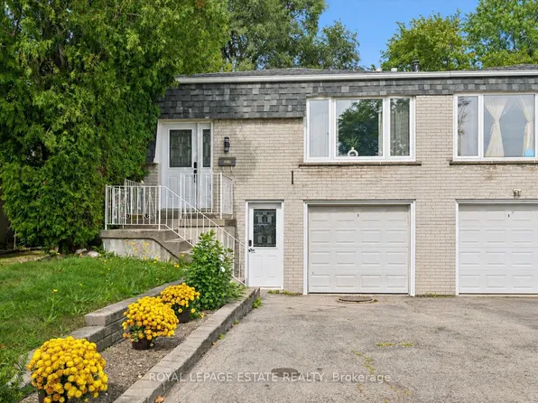 3325 Strabane Dr, Mississauga, ON L5C 1W9