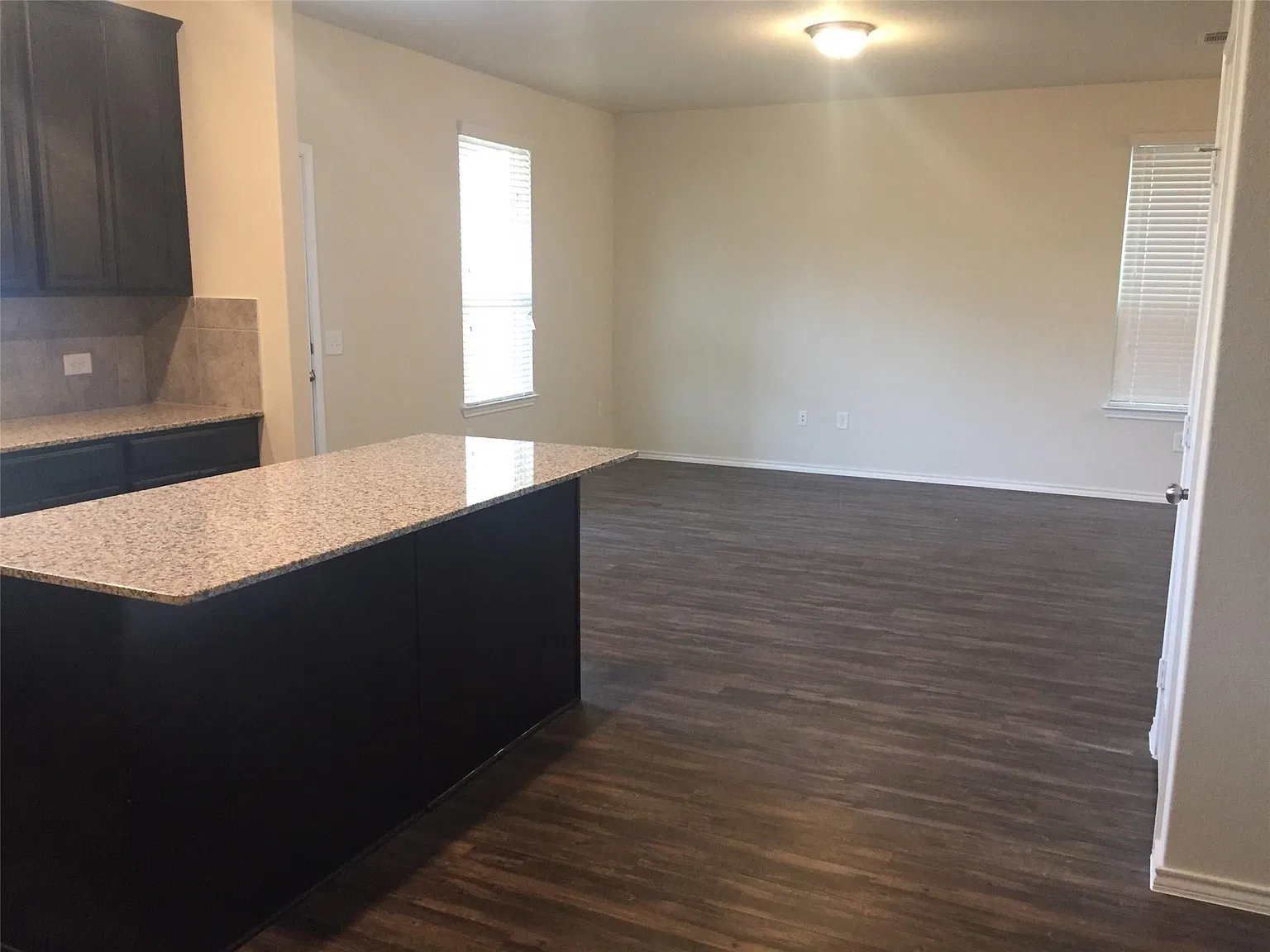 3 bed, 2.5 bath, 1613 sqft, $2,100 — Photo 4