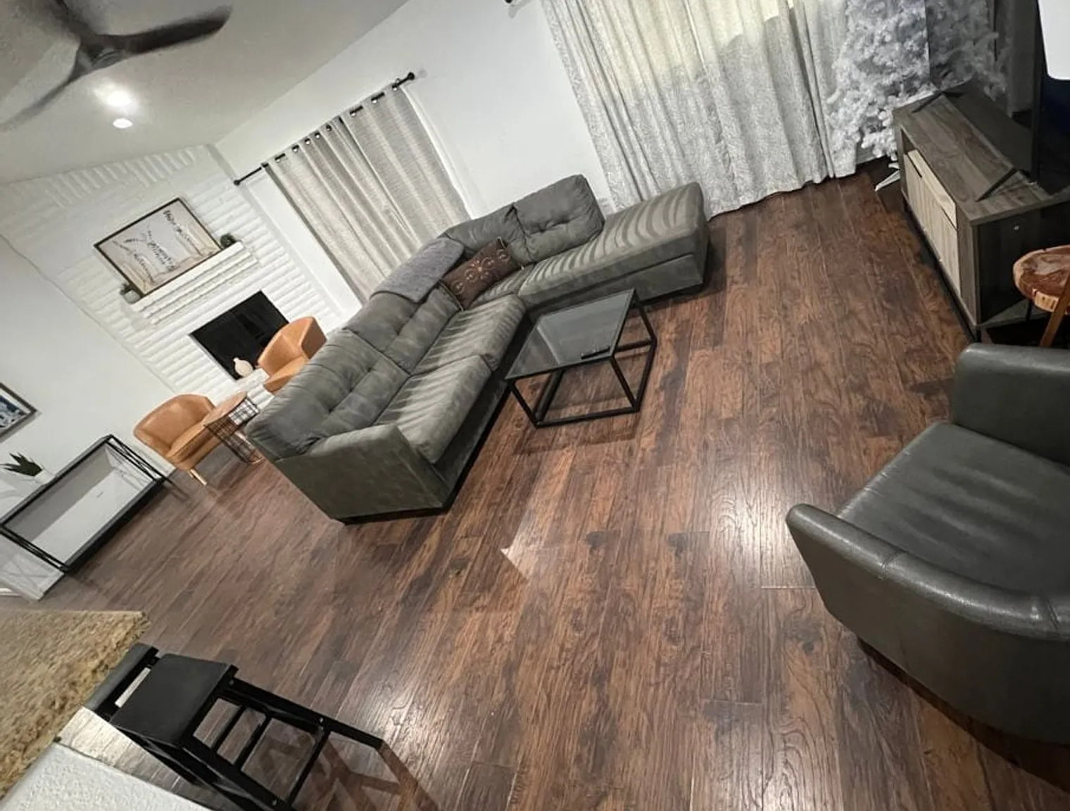 3 bed, 2.0 bath, $4,862 — Photo 2