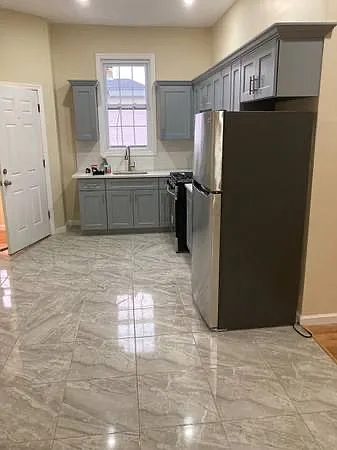 38 Holland Ave #3 — Photo 2
