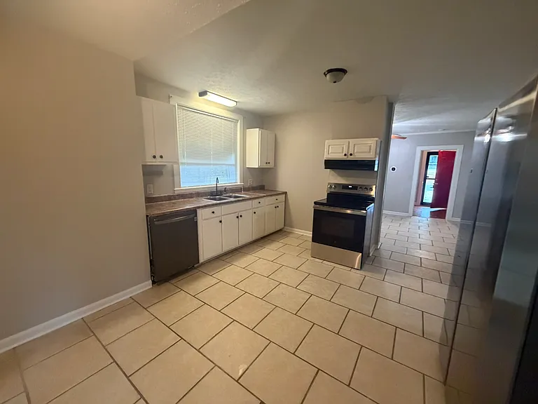 801 Lawsonville Ave — Photo 4