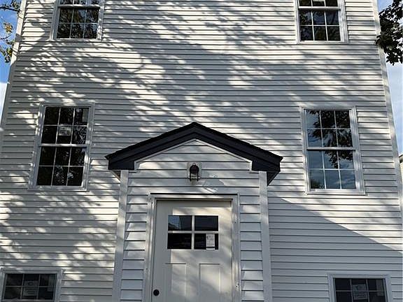 3rd image of 352 Willard Ave