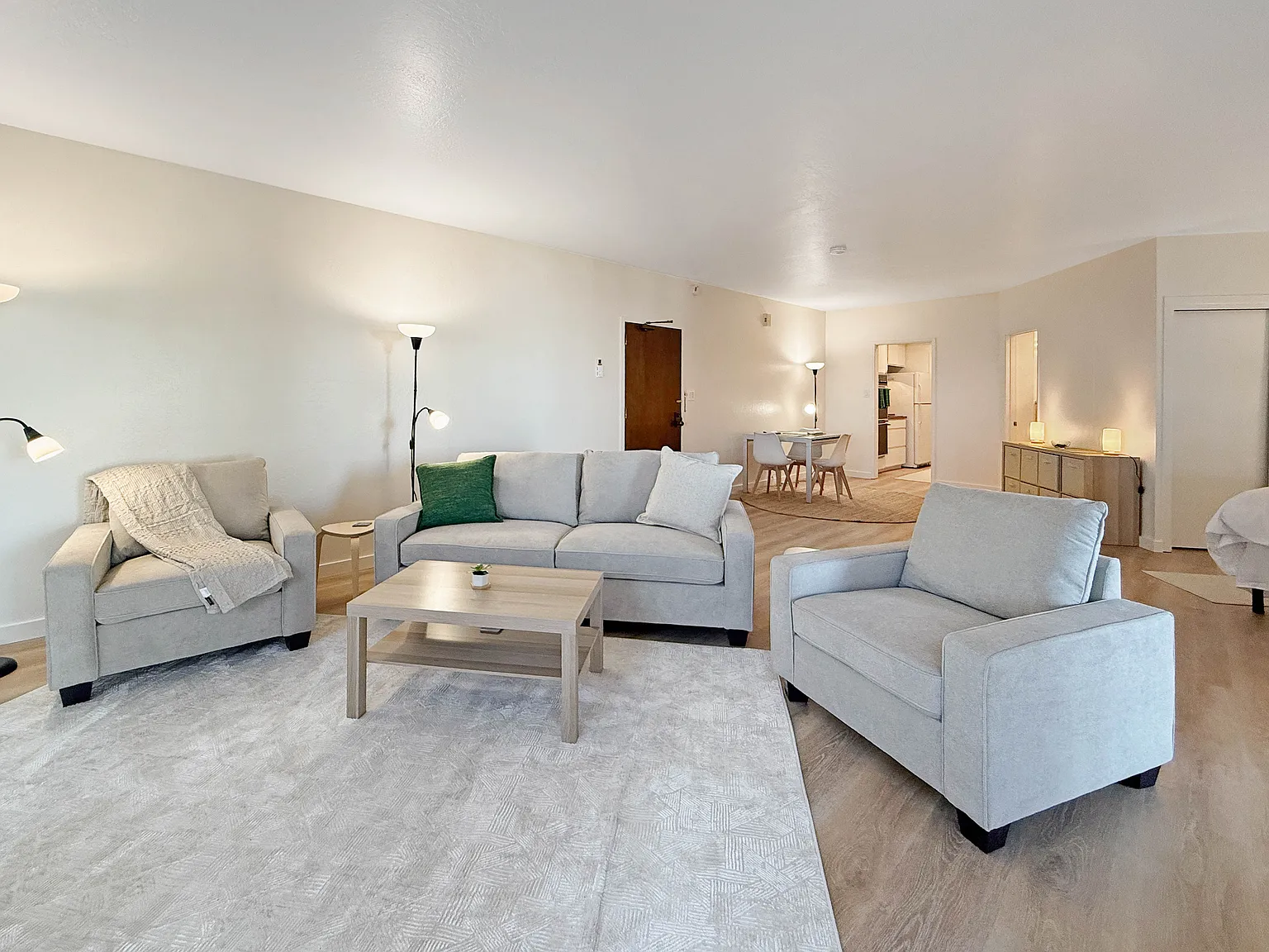 Studio, 750 sqft, $3,800 — Photo 4