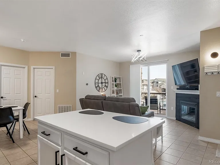 7292 S Blackhawk St #203 — Photo 16