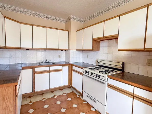 351-357 Franklin Avenue / Jessica Properties LLC, 351-357 Franklin Ave #3S, Hartford, CT 06114