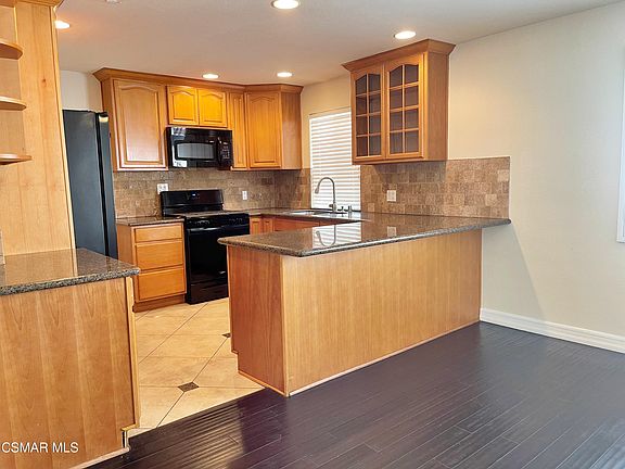 5th image of 18333 Hatteras St Unit 39