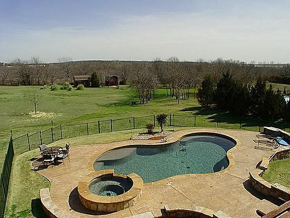 3rd image of 3900 Bordeaux Ct