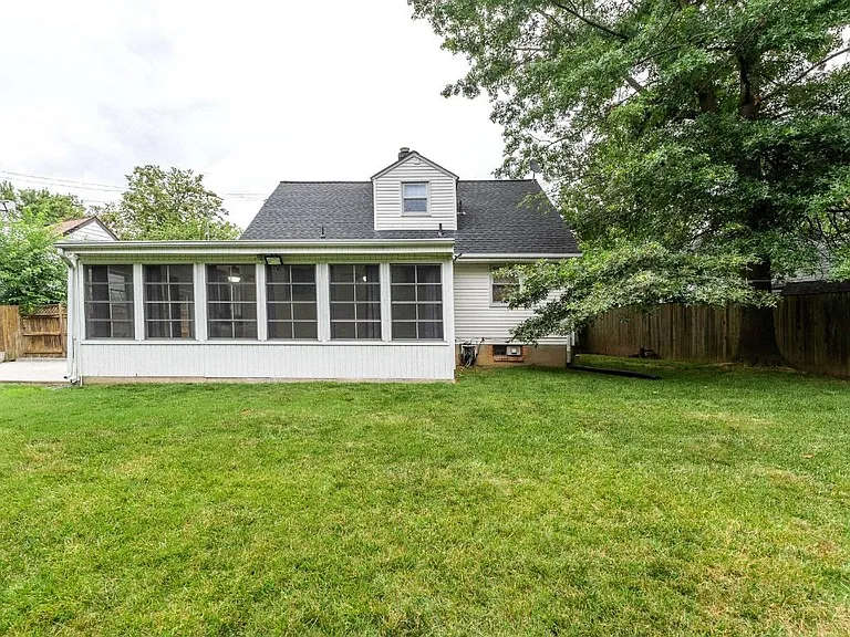 6814 Duke Dr — Photo 36