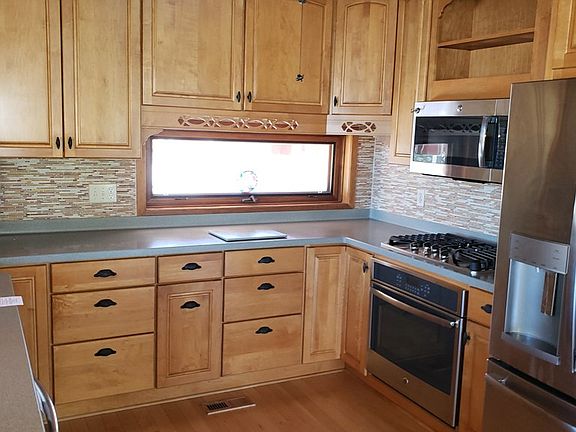 3rd image of 1225 Belmont Dr