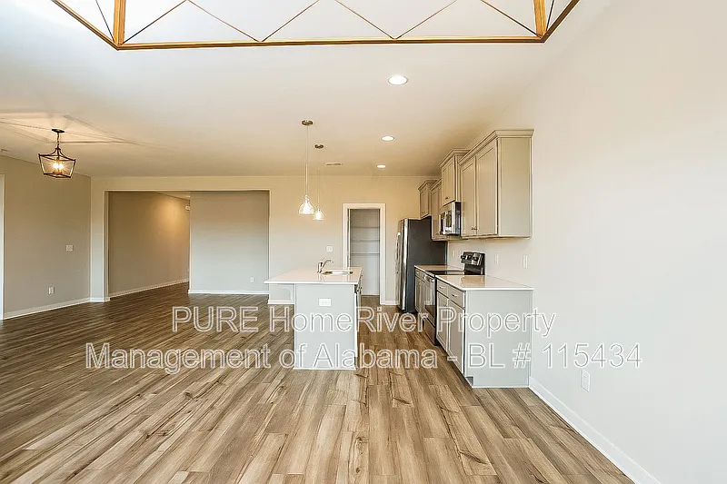 4 bed, 2.0 bath, 1931 sqft, $1,795 — Photo 3
