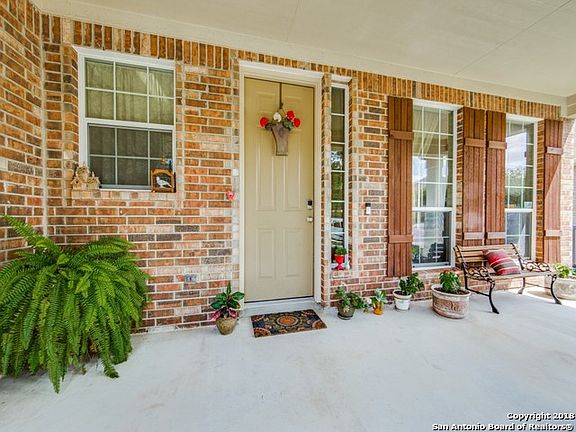 3rd image of 517 Woodland Oaks Dr