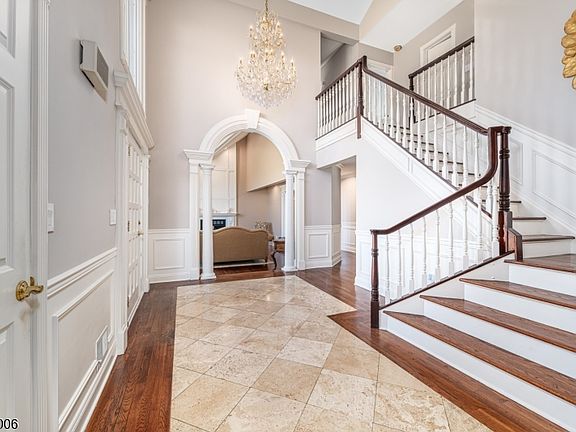3rd image of 18 Kerby Ln