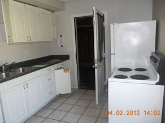 4th image of 351 Pine St