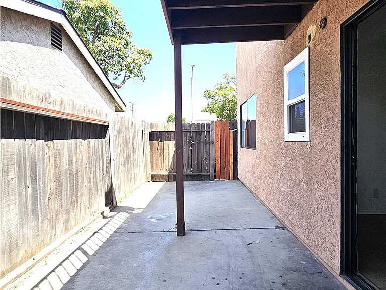 426 E Hullett St #A — Photo 10