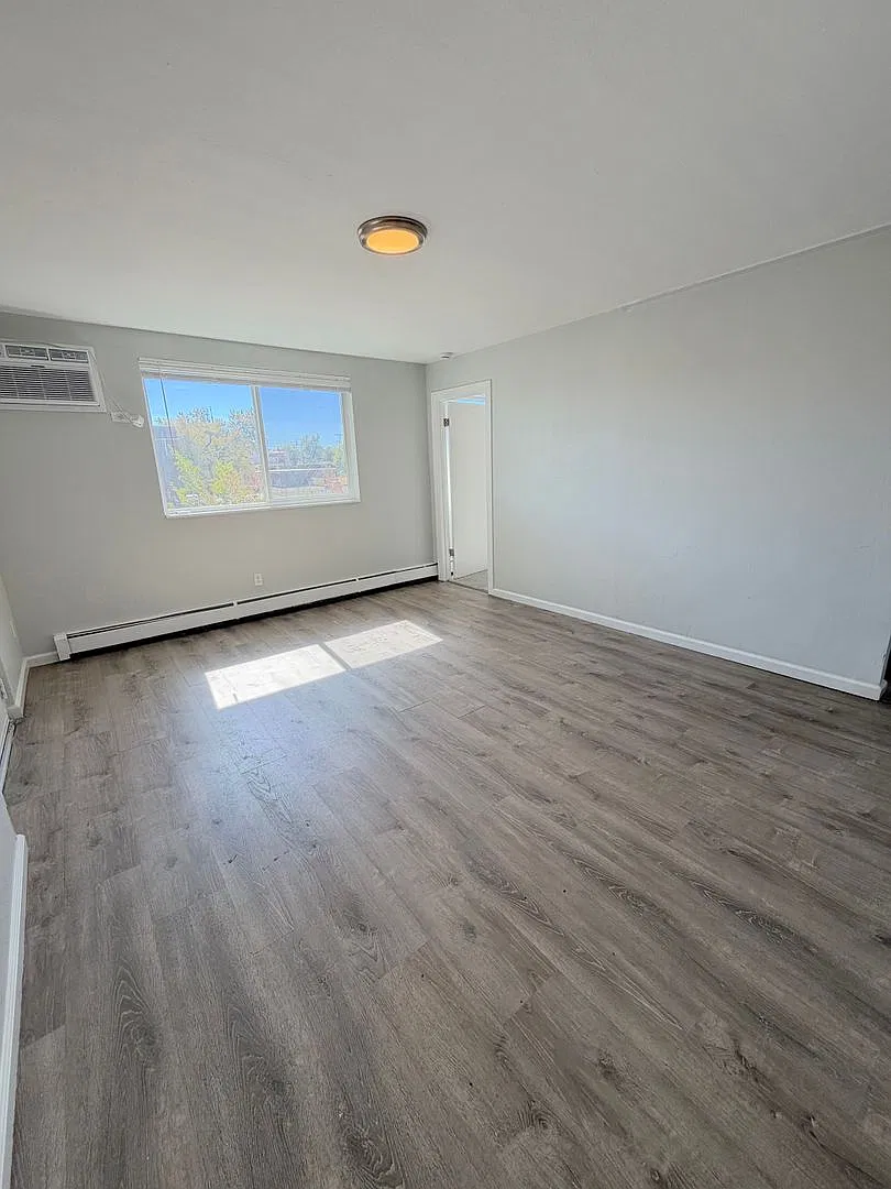 1422 Macon St — Photo 1