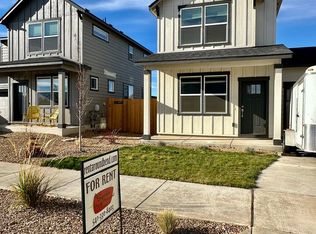 3267 NW 8th St, Redmond, OR 97756