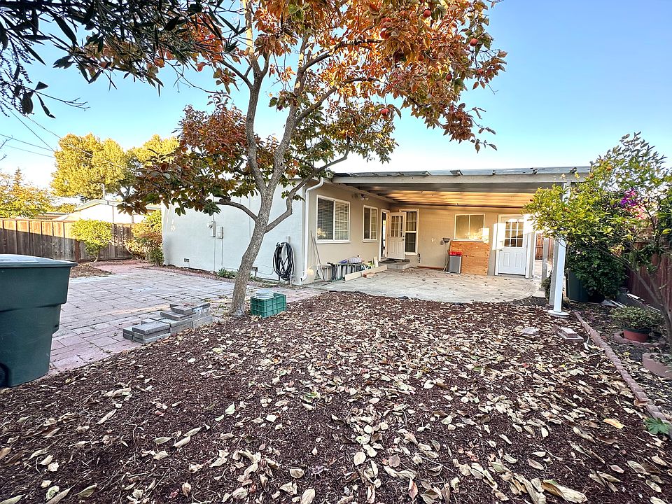 1st image of 721 San Tomas St