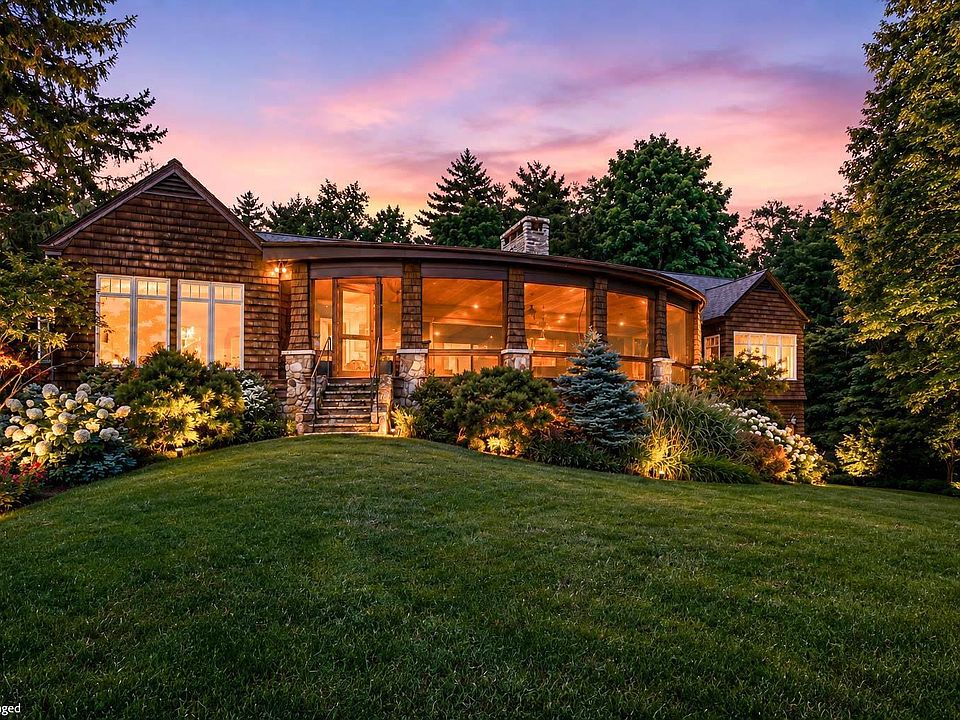 1st image of 16 Heritage Drive