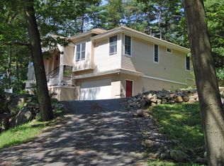 140 School St, Manchester, MA 01944