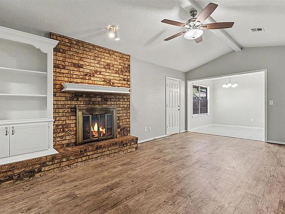 3rd image of 113 Oak Tree Dr