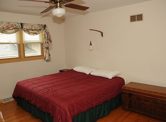 5th image of 10713 S Kolmar Ave