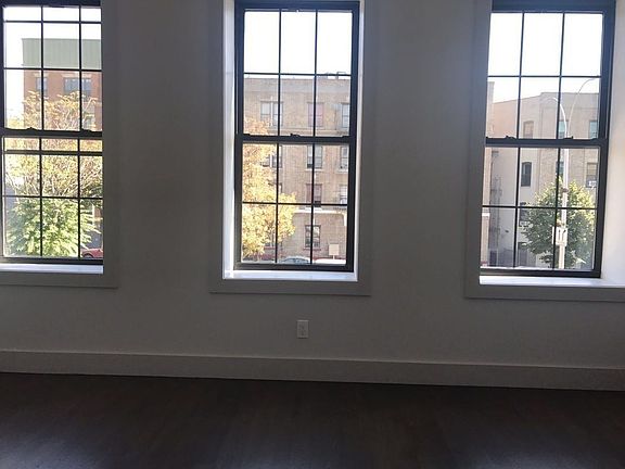 2nd image of 448 Howard Ave #2