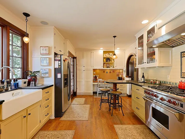 1027 Adella Ave — Photo 9