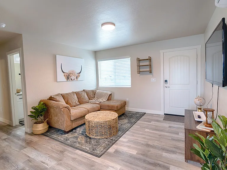 1110 W Woodland Lake Rd #D — Photo 2