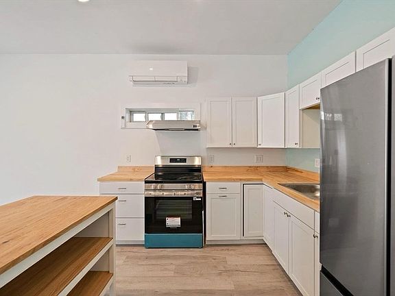 3rd image of 15 Rockland House Rd #A