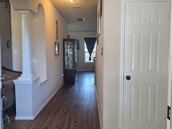 4th image of 2105 Lindsey Dr