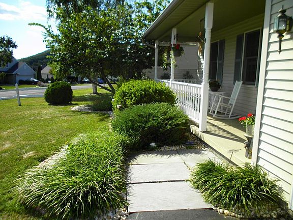 3rd image of 10 Bridle Walk