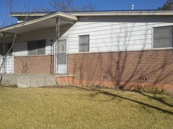 1st image of 2106 Circle Dr