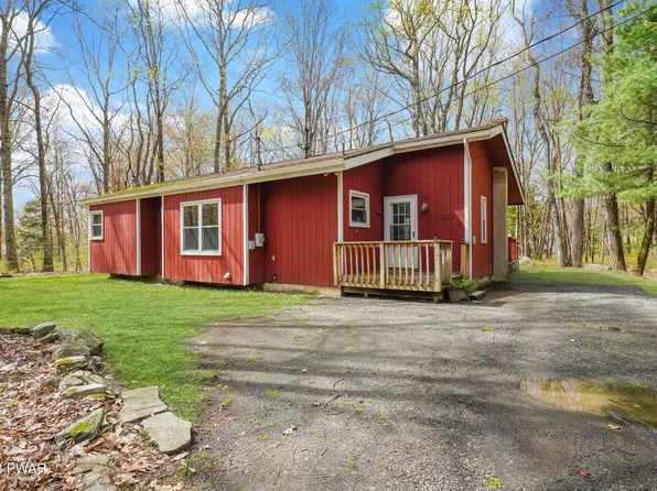 802 W Spur Ct, Hawley, PA 18428